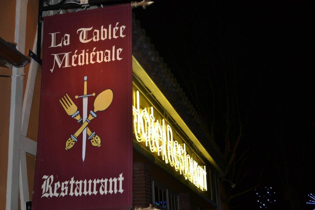 La Tablee Medievale Civrieux-dʼAzergues المظهر الخارجي الصورة